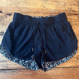 Lululemon Tracker shorts 4”. Size 6